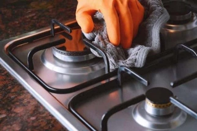 How to clean a gas hob